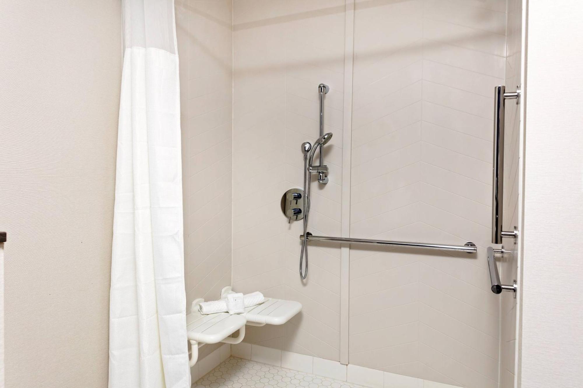 Готель Fairfield By Marriott Port Clinton Waterfront Екстер'єр фото